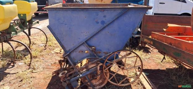 BAGACEIRA PARA CANTEIRO DISTRIBUIDOR DE BAGAÇO OU ESTERCO MAFES Imagem BAGACEIRA PARA CANTEIRO DISTRIBUIDOR DE BAGAÇO OU ESTERCO MAFES