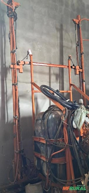 Pulverizador de 600 Litros com barras automáticas Jacto Imagem Pulverizador de 600 Litros com barras automáticas Jacto