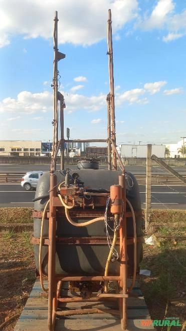 Pulverizador de 600 Litros com barras Jacto Imagem Pulverizador de 600 Litros com barras Jacto