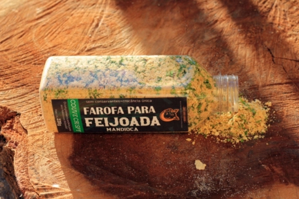 Imagem Farofa com um toque mineiro na garrafinha! CROCÂNCIA ÚNICA - DIRETO DO FABRICANTE Imagem Farofa com um toque mineiro na garrafinha! CROCÂNCIA ÚNICA - DIRETO DO FABRICANTE