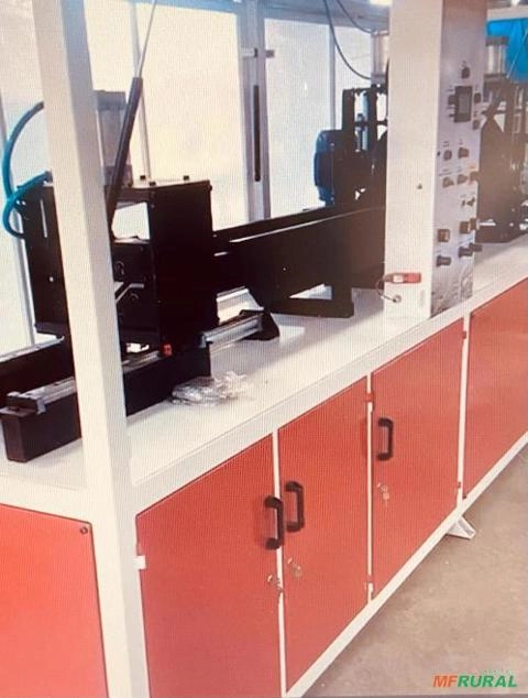 MÁQUINA PARA FABRICAÇÃO DE CANTONEIRAS DE PAPELÃO Imagem MÁQUINA PARA FABRICAÇÃO DE CANTONEIRAS DE PAPELÃO