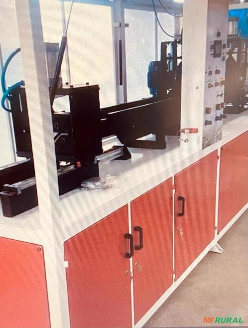 MÁQUINA PARA FABRICAÇÃO DE CANTONEIRAS DE PAPELÃO Imagem MÁQUINA PARA FABRICAÇÃO DE CANTONEIRAS DE PAPELÃO