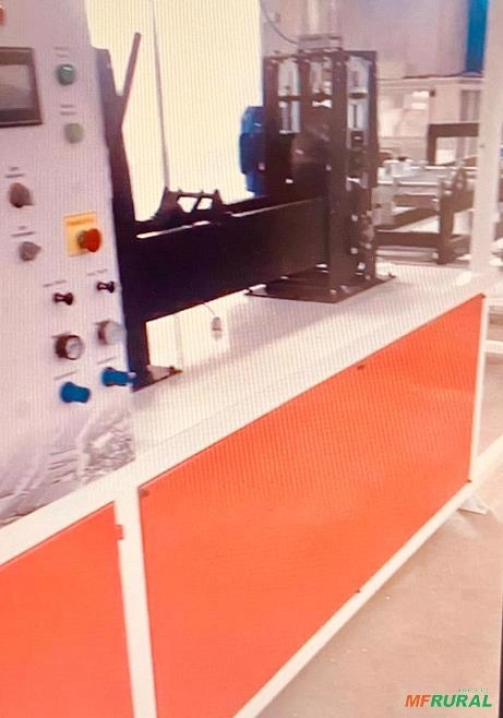 Imagem MÁQUINA PARA FABRICAÇÃO DE CANTONEIRAS DE PAPELÃO Imagem MÁQUINA PARA FABRICAÇÃO DE CANTONEIRAS DE PAPELÃO