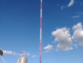 Torre estaiada com de até 100m de altura