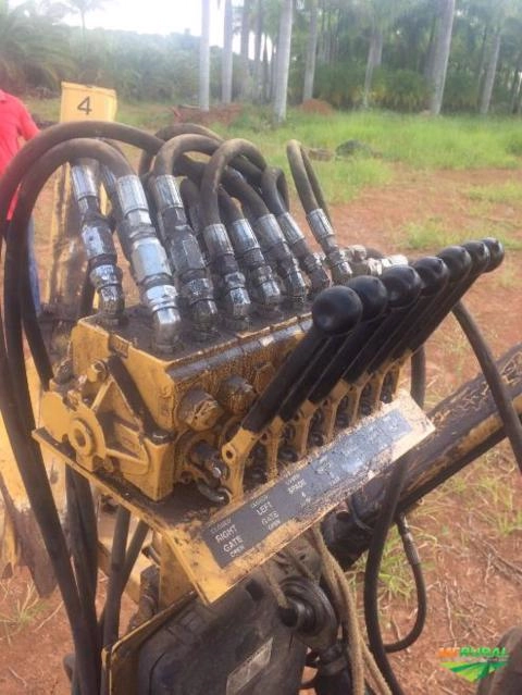 Máquina de Arrancar Plantas e Palmeiras Imagem Máquina de Arrancar Plantas e Palmeiras