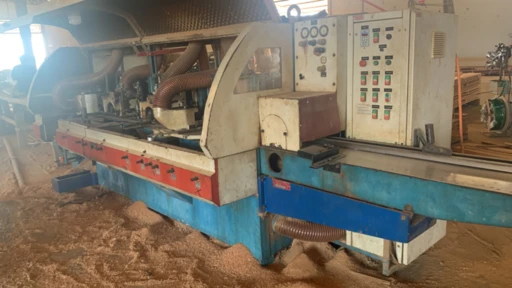 Plaina moldureira 8 eixos Imagem Plaina moldureira 8 eixos