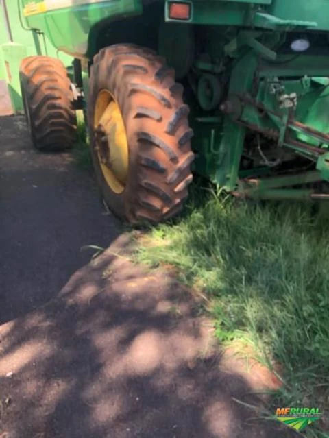 Colheitadeira de grãos John Deere 9750 STS ANO 2002