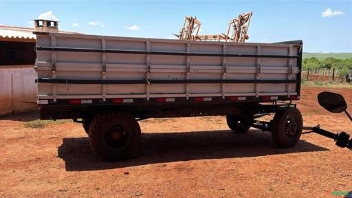 Carreta 8 Toneladas com sobretampa Imagem Carreta 8 Toneladas com sobretampa
