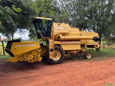 COLHEITADEIRA NEW HOLLAND 8040 Imagem COLHEITADEIRA NEW HOLLAND 8040