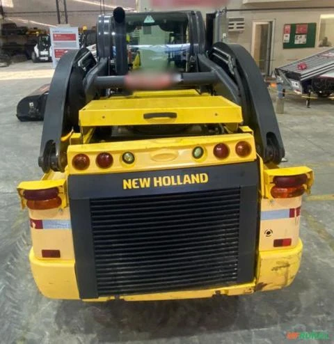 Mini Carregadeira New Holland L330 2020