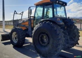 Trator Valtra/Valmet BM 125 4x4 ano 13