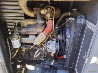 Imagem GERADOR DE ENERGIA 55/50 KVA/ ANO 2012/ 375 HRS/ PAINEL DE COMANDO ANALÓGICO Imagem GERADOR DE ENERGIA 55/50 KVA/ ANO 2012/ 375 HRS/ PAINEL DE COMANDO ANALÓGICO