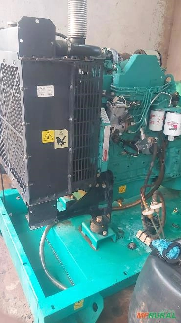 GERADOR DE ENERGIA 115/100 KVA/ ANO 2013/ PAINEL DE COMANDO DIGITAL Imagem GERADOR DE ENERGIA 115/100 KVA/ ANO 2013/ PAINEL DE COMANDO DIGITAL