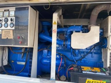 Imagem GERADOR DE ENERGIA 115/100 KVA/ ANO 1997/ 6805 HRS/ PAINEL DE COMANDO ANALÓGICO Imagem GERADOR DE ENERGIA 115/100 KVA/ ANO 1997/ 6805 HRS/ PAINEL DE COMANDO ANALÓGICO