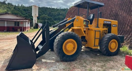 Imagem Pá Carregadeira MICHIGAN 55C  4x4 Ano 1997 Imagem Pá Carregadeira MICHIGAN 55C  4x4 Ano 1997