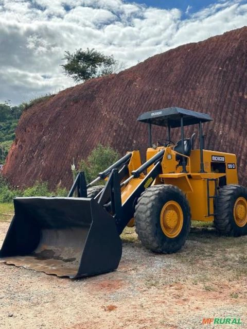 Imagem Pá Carregadeira MICHIGAN 55C  4x4 Ano 1997 Imagem Pá Carregadeira MICHIGAN 55C  4x4 Ano 1997