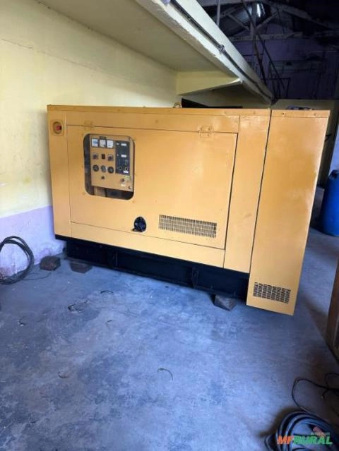 GERADOR ENERGIA 100 KVA 2001 200Hrs MOTOR PERKINS 1104 (4 CILINDROS) Imagem GERADOR ENERGIA 100 KVA 2001 200Hrs MOTOR PERKINS 1104 (4 CILINDROS)