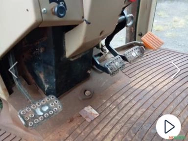 Imagem Trator John Deere 6180J - Ano 2013 Imagem Trator John Deere 6180J - Ano 2013