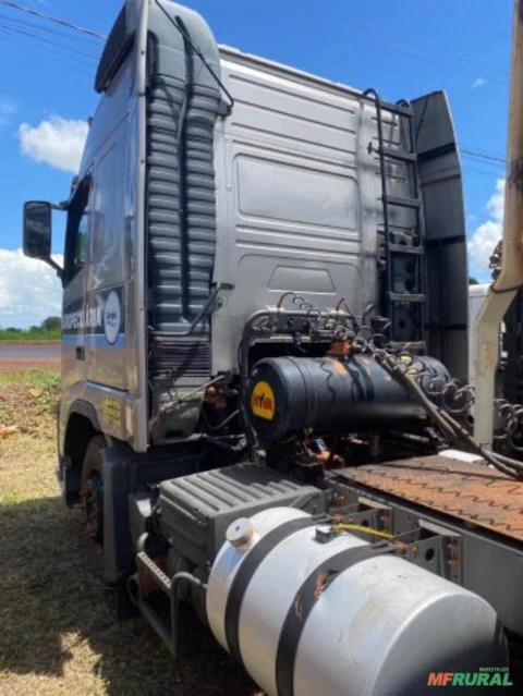 Caminhão Volvo FH440 6x4T