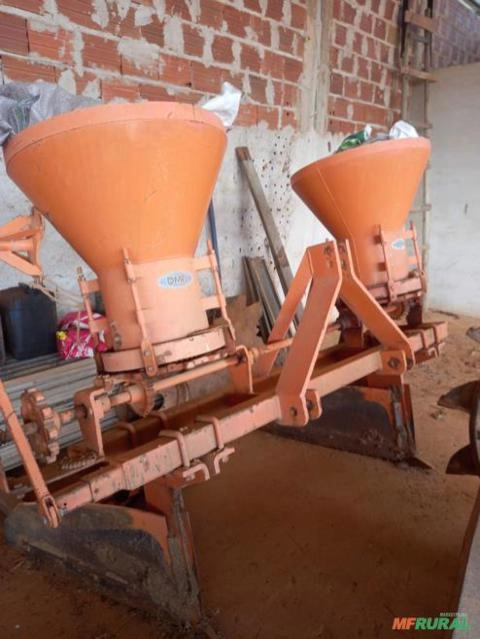 SulcadoR com adubadeira Imagem SulcadoR com adubadeira