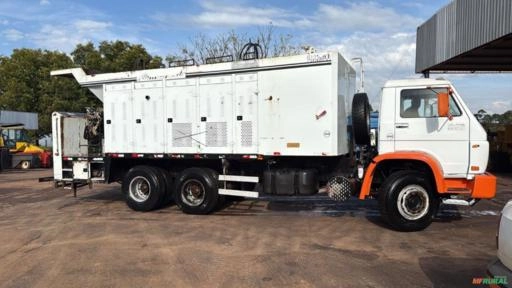 Caminhão VW 26220 com Usina de Micro Revestimento Romanelli UHR700 Imagem Caminhão VW 26220 com Usina de Micro Revestimento Romanelli UHR700