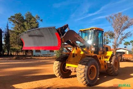 Lâmina Fixa para Pá Carregadeira e Retroescavadeira Imagem Lâmina Fixa para Pá Carregadeira e Retroescavadeira