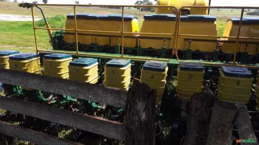 Imagem Plantadeira Tatu Ultraflex 12 linhas 50, pantográfica a ar, ano 2013 Imagem Plantadeira Tatu Ultraflex 12 linhas 50, pantográfica a ar, ano 2013