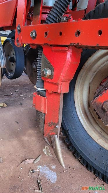 Imagem Plantadeira Terraçus G3 2012 13 linhas Imagem Plantadeira Terraçus G3 2012 13 linhas