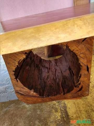 Mesa de madeira rústica