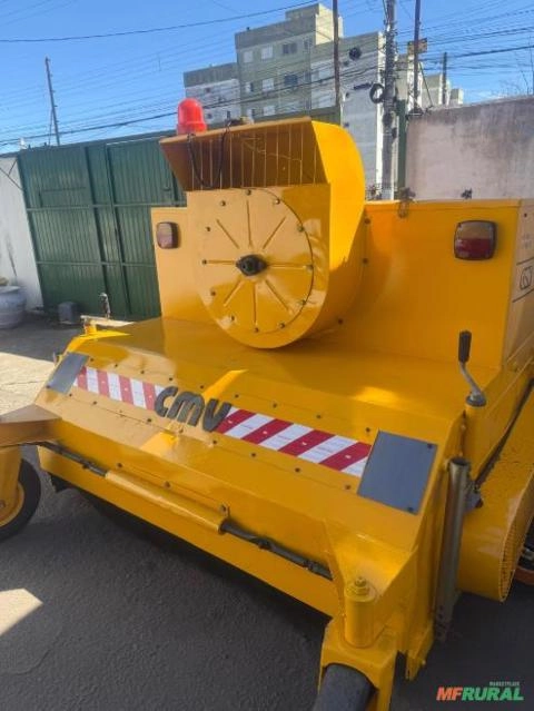 VARREDORA CMV COLETORA VC 2000 Imagem VARREDORA CMV COLETORA VC 2000