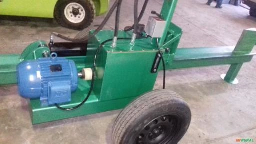 Lascador de lenha hidráulico ou elétrico Imagem Lascador de lenha hidráulico ou elétrico
