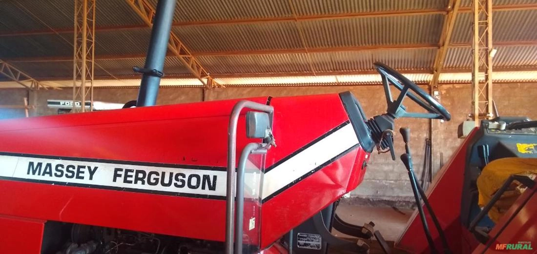 Polimento e detalhamento em maquinário agrícola Imagem Polimento e detalhamento em maquinário agrícola