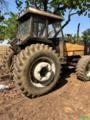 Trator Valtra 985 com cabine Imagem Trator Valtra 985 com cabine