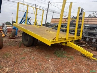 Carretão/ carreta para transportar madeira filipada Imagem Carretão/ carreta para transportar madeira filipada