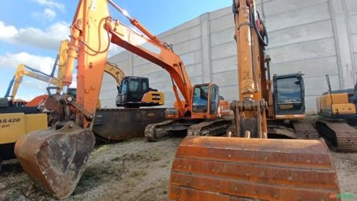 Escavadeira Hidráulica Case CX 220B ano 2012. 11500 horas. Valor R$ 190.000,00 Imagem Escavadeira Hidráulica Case CX 220B ano 2012. 11500 horas. Valor R$ 190.000,00