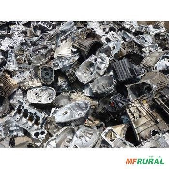 Compro sucata de alumínio, bloco limpo. Imagem Compro sucata de alumínio, bloco limpo.