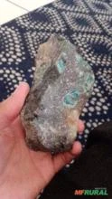Pedra bruta esmeralda
