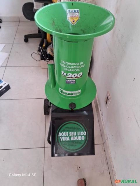 Triturador de galhos/resíduos orgânicos Imagem Triturador de galhos/resíduos orgânicos