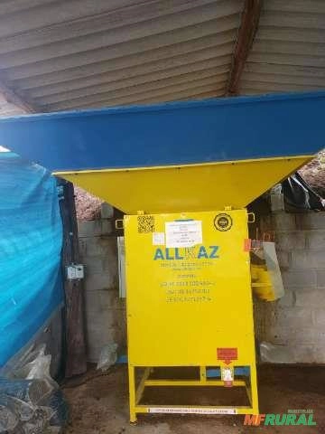 Imagem Ensacadeira Allkaz Profit com prolongador de silo Imagem Ensacadeira Allkaz Profit com prolongador de silo