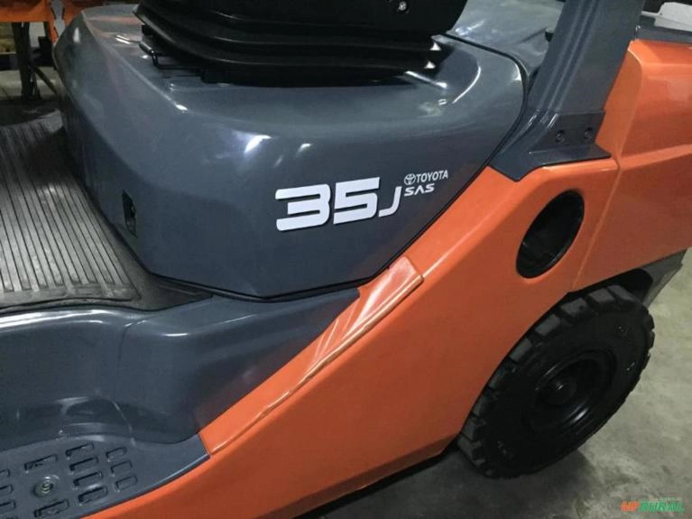 Empilhadeira TOYOTA - Modelo 8FGJ35 Imagem Empilhadeira TOYOTA - Modelo 8FGJ35