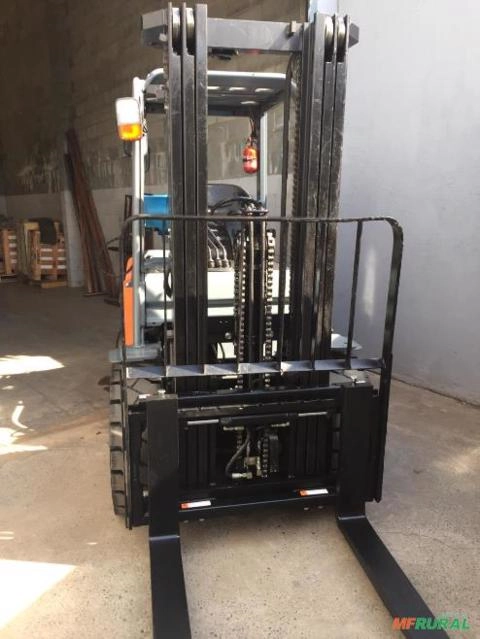 Imagem Empilhadeira TOYOTA - Modelo 8FGJ35 Imagem Empilhadeira TOYOTA - Modelo 8FGJ35