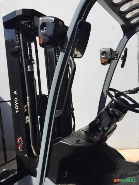 Imagem Empilhadeira TOYOTA - Modelo 8FGJ35 Imagem Empilhadeira TOYOTA - Modelo 8FGJ35