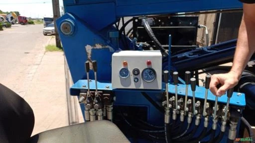 Imagem CAMINHÃO PERFURATRIZ Imagem CAMINHÃO PERFURATRIZ