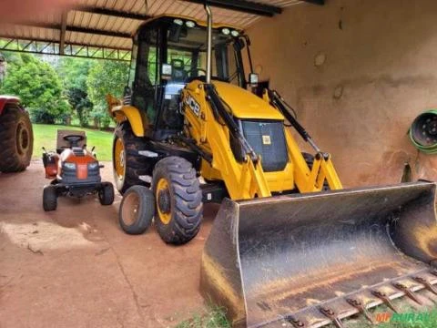 Retroescavadeira JCB 3CX 4x4 2021 Apenas 100 Horas c/ Garantia Oportunidade