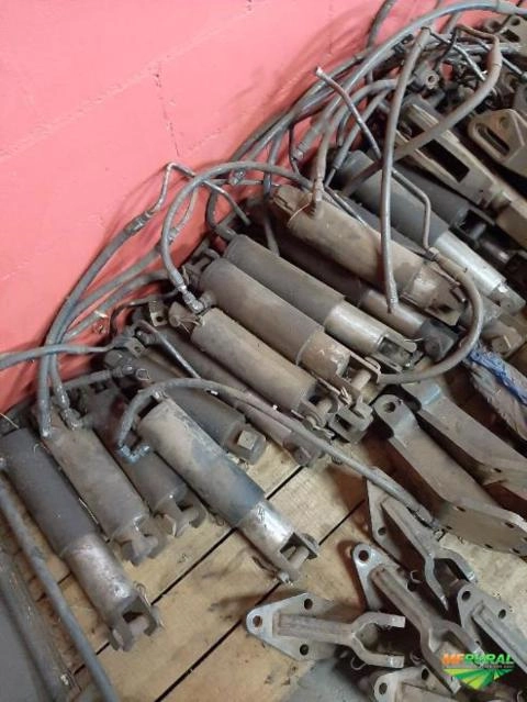 PISTÃO EXTERNO DO LEVANTE HIDRÁULICO PARA TRATORES CASE E NEW HOLLAND Imagem PISTÃO EXTERNO DO LEVANTE HIDRÁULICO PARA TRATORES CASE E NEW HOLLAND