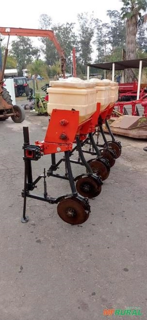 ADUBADOR DE PLANTIO DIRETO MARCA JUMIL COM 3 DEPÓSITO CAIXA DUPLA E 5 CONJUNTOS DE DISCOS DUPLOS Imagem ADUBADOR DE PLANTIO DIRETO MARCA JUMIL COM 3 DEPÓSITO CAIXA DUPLA E 5 CONJUNTOS DE DISCOS DUPLOS