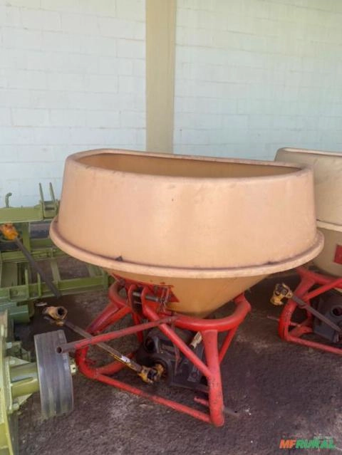 DISTRIBUIDOR DE ADUBO E CALCAREO MARCA VICON Imagem DISTRIBUIDOR DE ADUBO E CALCAREO MARCA VICON