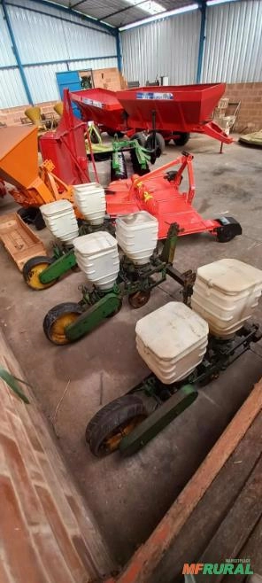 PLANTADEIRA TATU MARCHESAN STP2 COM 3 LINHAS Imagem PLANTADEIRA TATU MARCHESAN STP2 COM 3 LINHAS