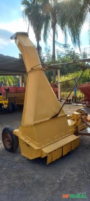 RECOLHEDORA CAPIM MARCA ICMA TARUP Imagem RECOLHEDORA CAPIM MARCA ICMA TARUP