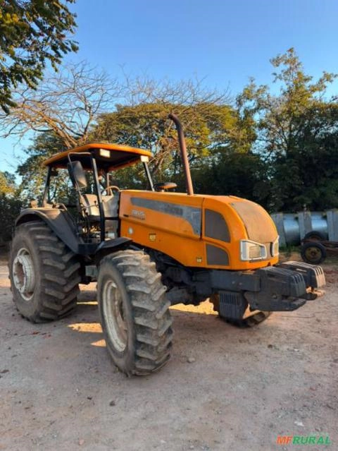 TRATOR AGRÍCOLA MARCA VALTRA MODELO BM125i 4X4 ANO 2012 Imagem TRATOR AGRÍCOLA MARCA VALTRA MODELO BM125i 4X4 ANO 2012